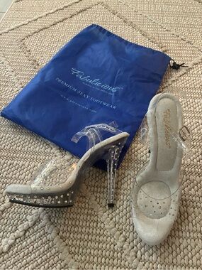 Bodybuilding competition Heels is suitable for US8 and it’s tight